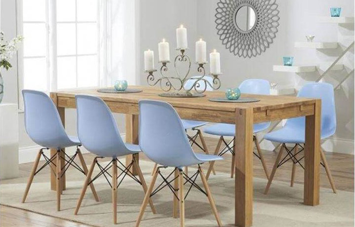 Jak správně kombinovat jídelní stůl se židlemi: Rady pro sladění stolů a židlí z hlediska designu a funkčnosti.