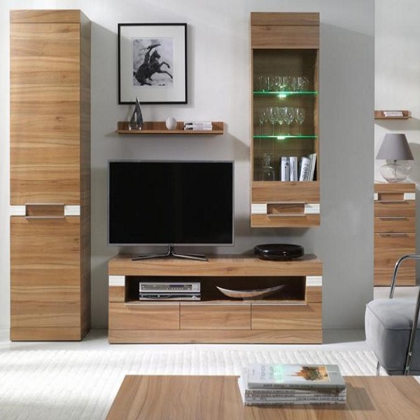 Které prvky dělají z obývací stěny moderní kus nábytku?