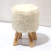 Hřejivá taburetka z umělé kožešiny a borovice TK310-2
