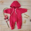 Dresowy bawelniany wiosenny, letni, jesienny kombinezon niemowlecy. Pajac dla niemowlaka malinowy. Dres dla noworodka