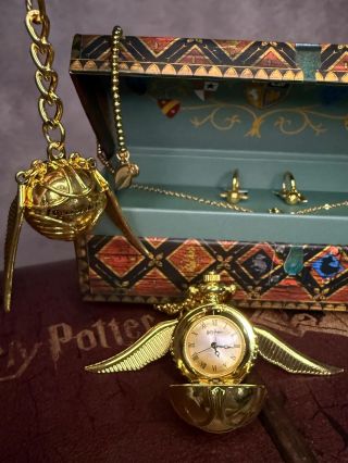 Ebben az Aranycikeszben ugyan nem a Feltámadás Kövét találod meg, de az új kedvenc órádat 100%! ⏱️✨ „Ott nyílok ki, ahol...