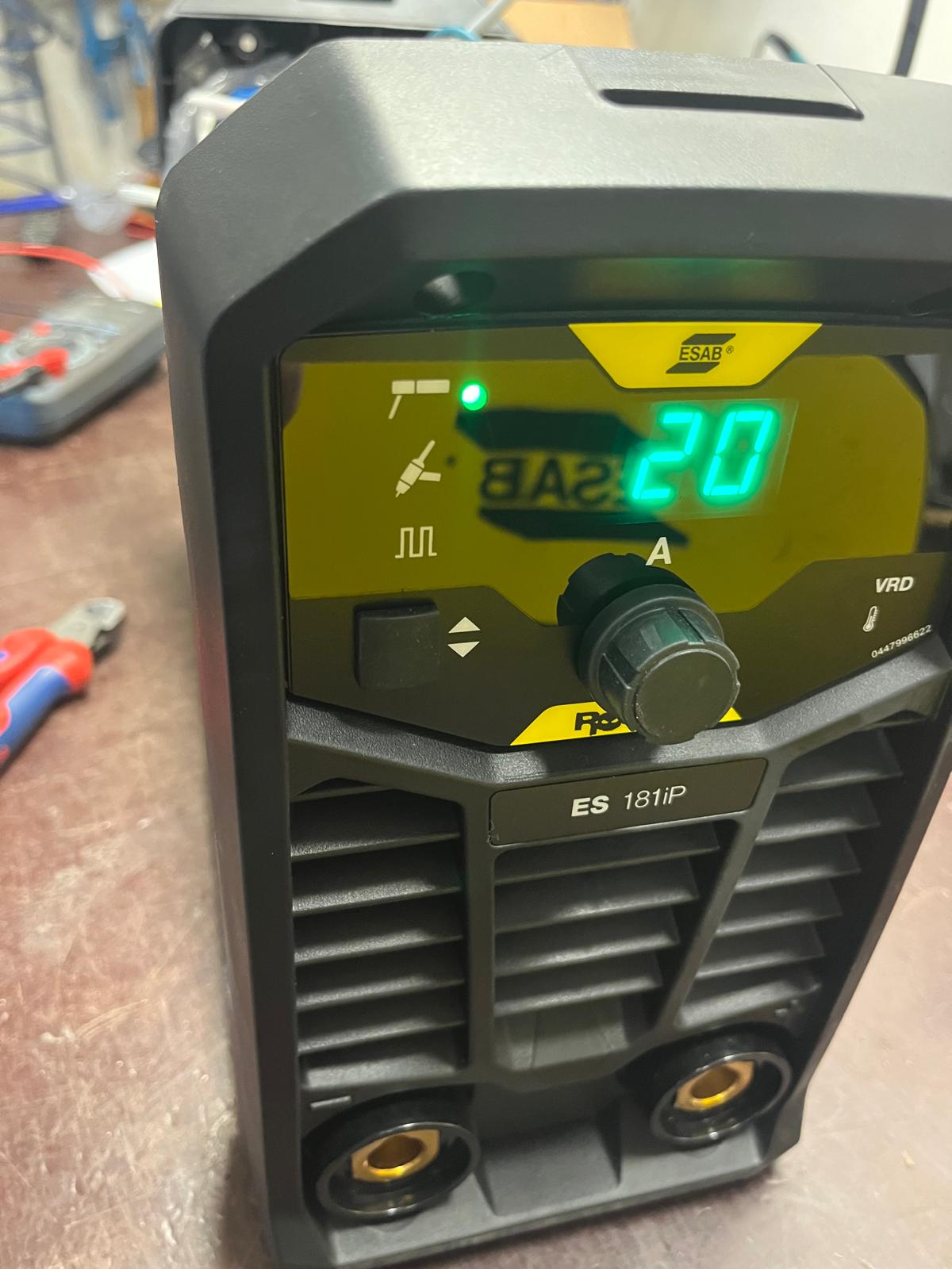 Kontrola funkce palenu svářečky ESAB Rogue 180iP
