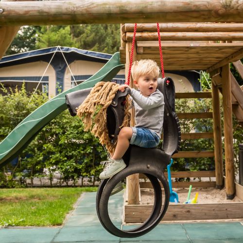 Hřiště – houpačka a zábava venku
