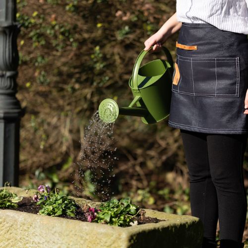 Zavlažování – konvička a zálivka