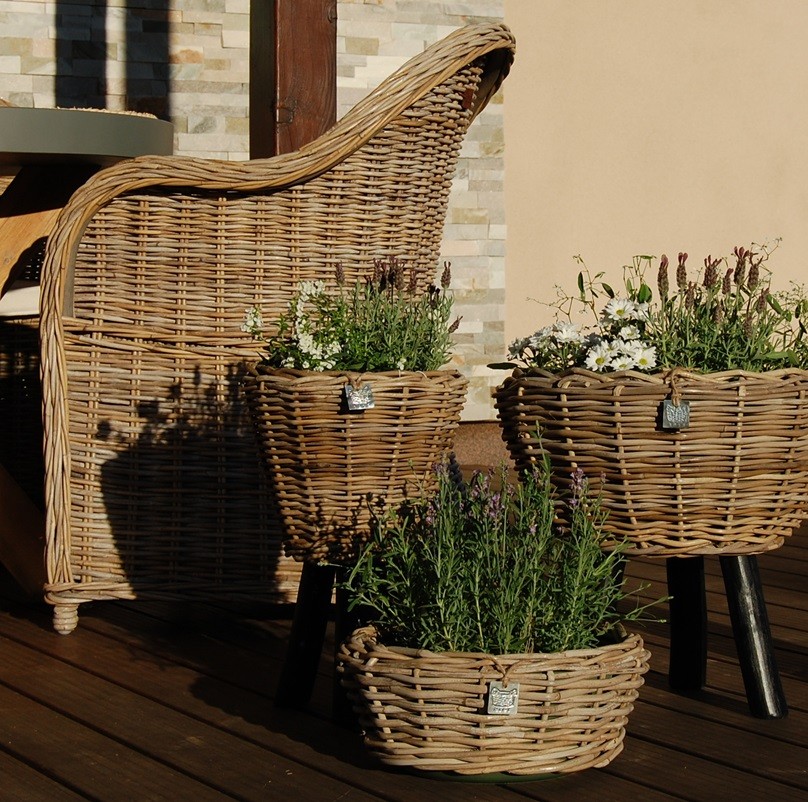 Ratanové křeslo na balkon