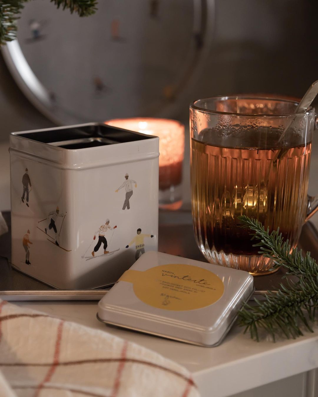 Plechová dóza na čaj