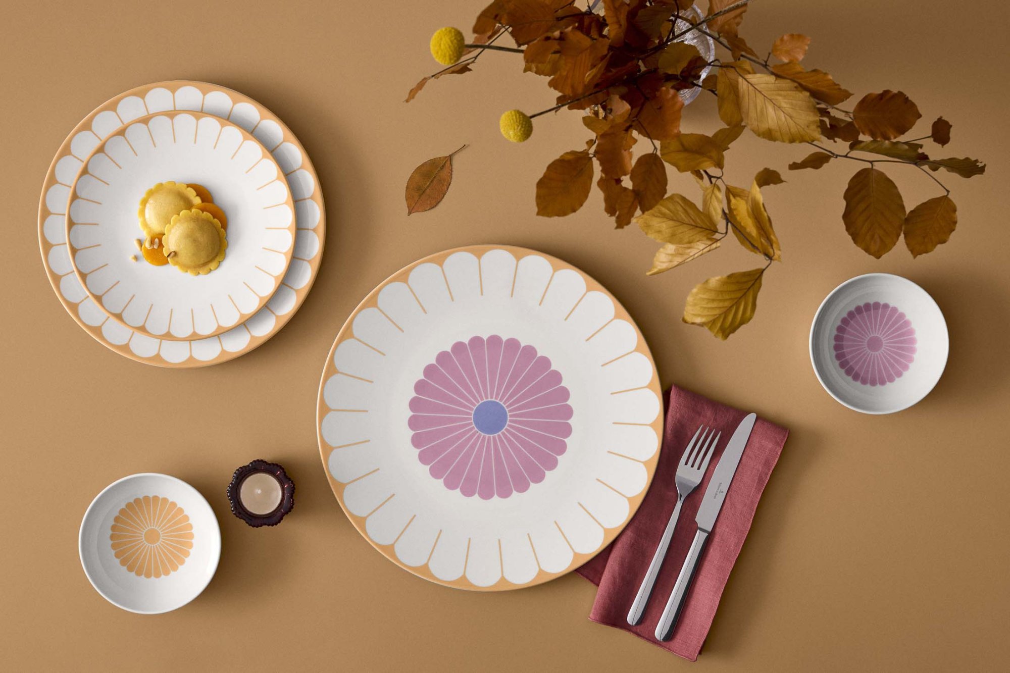 Zbožňujete kolekciu Fleur? Potešíme vás, Villeroy & Boch k nej pripravil prestieranie, sviečky aj obrúsky