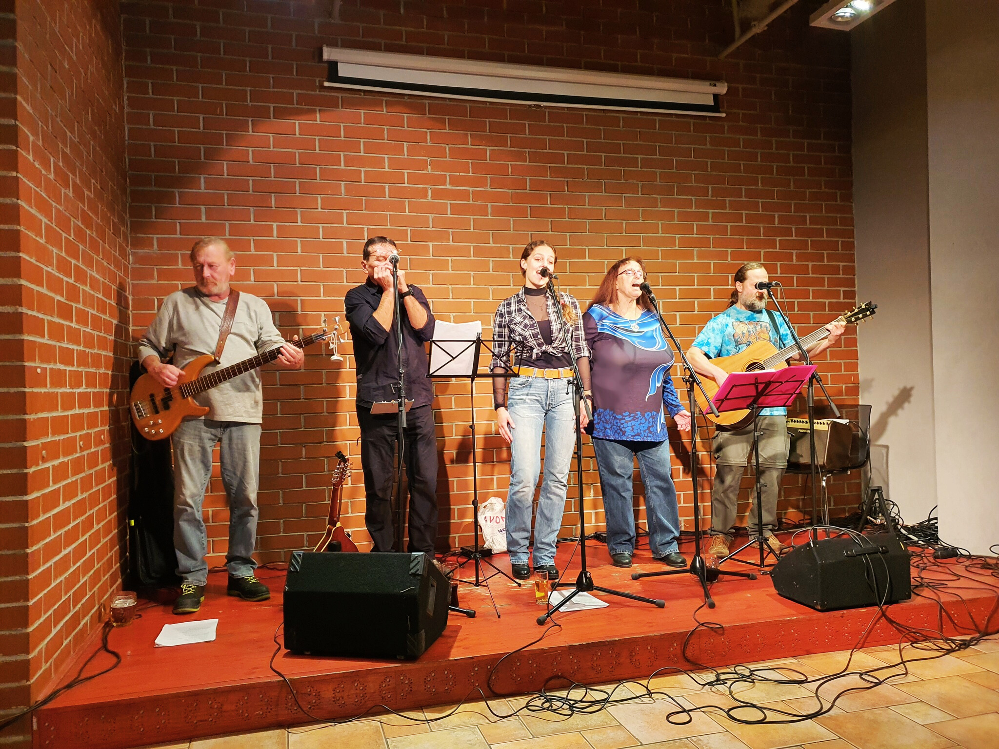 15. 10. 2024 Koncert MandalaBanda v brněnské vinotéce