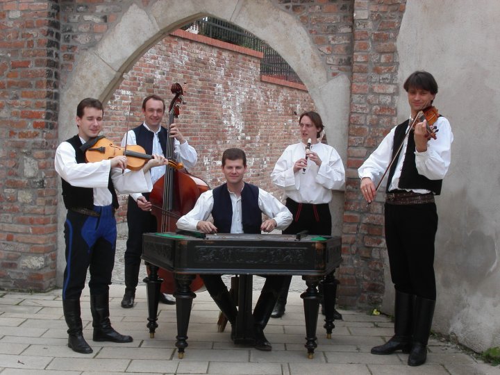 11. 11. 2022 Sv. Martin s cimbálovou muzikou Prespoľan v Kobylí