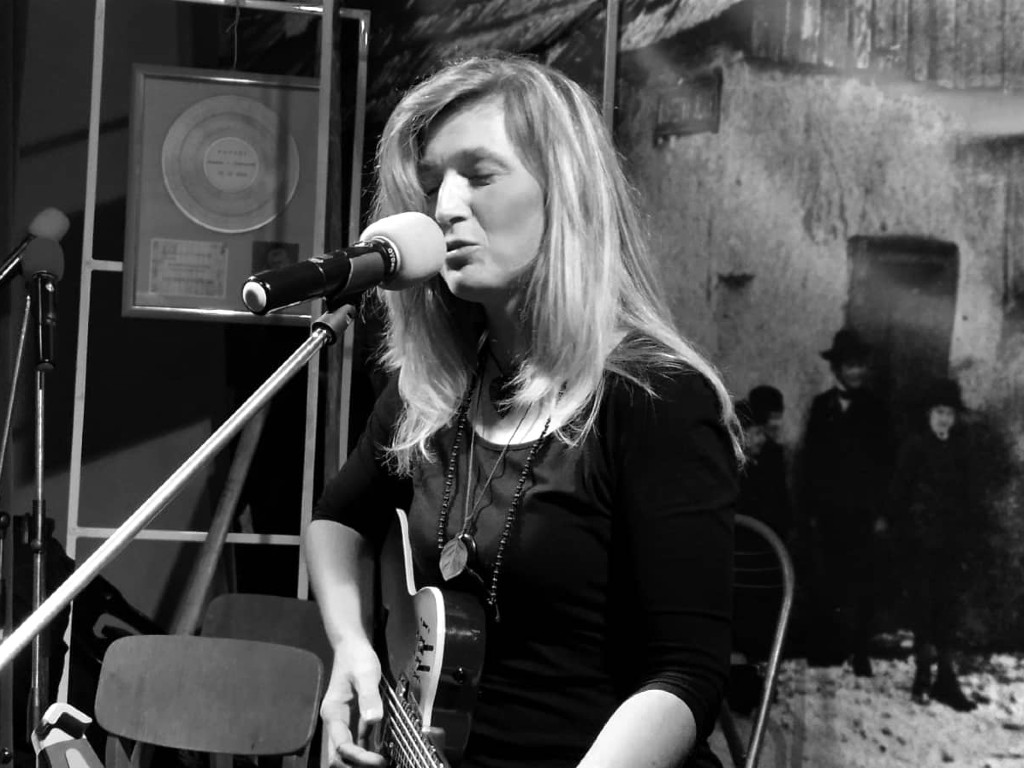 2. 12. 2022 Hudební večer s Alishi a skvělým vínem ve vinotéce v Brně