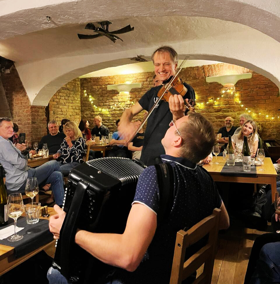 1. 4. 2025 Hudební degustace vín v brněnské vinotéce - Veltlín zelený trochu jinak