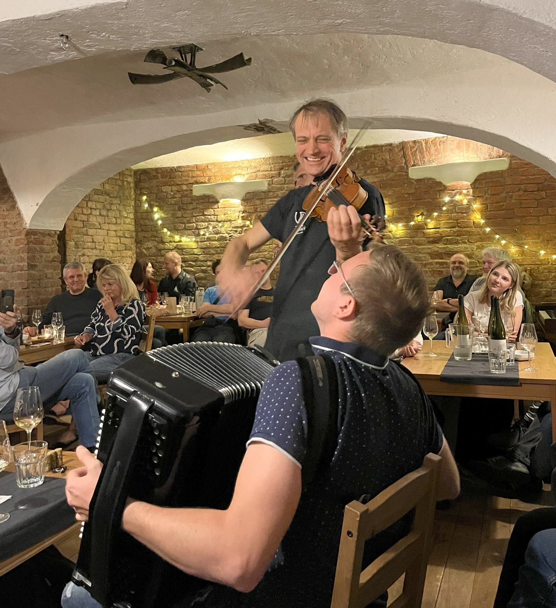 23. 5. 2025 Hudební degustace s Toníkem v Brně na Ambasádě