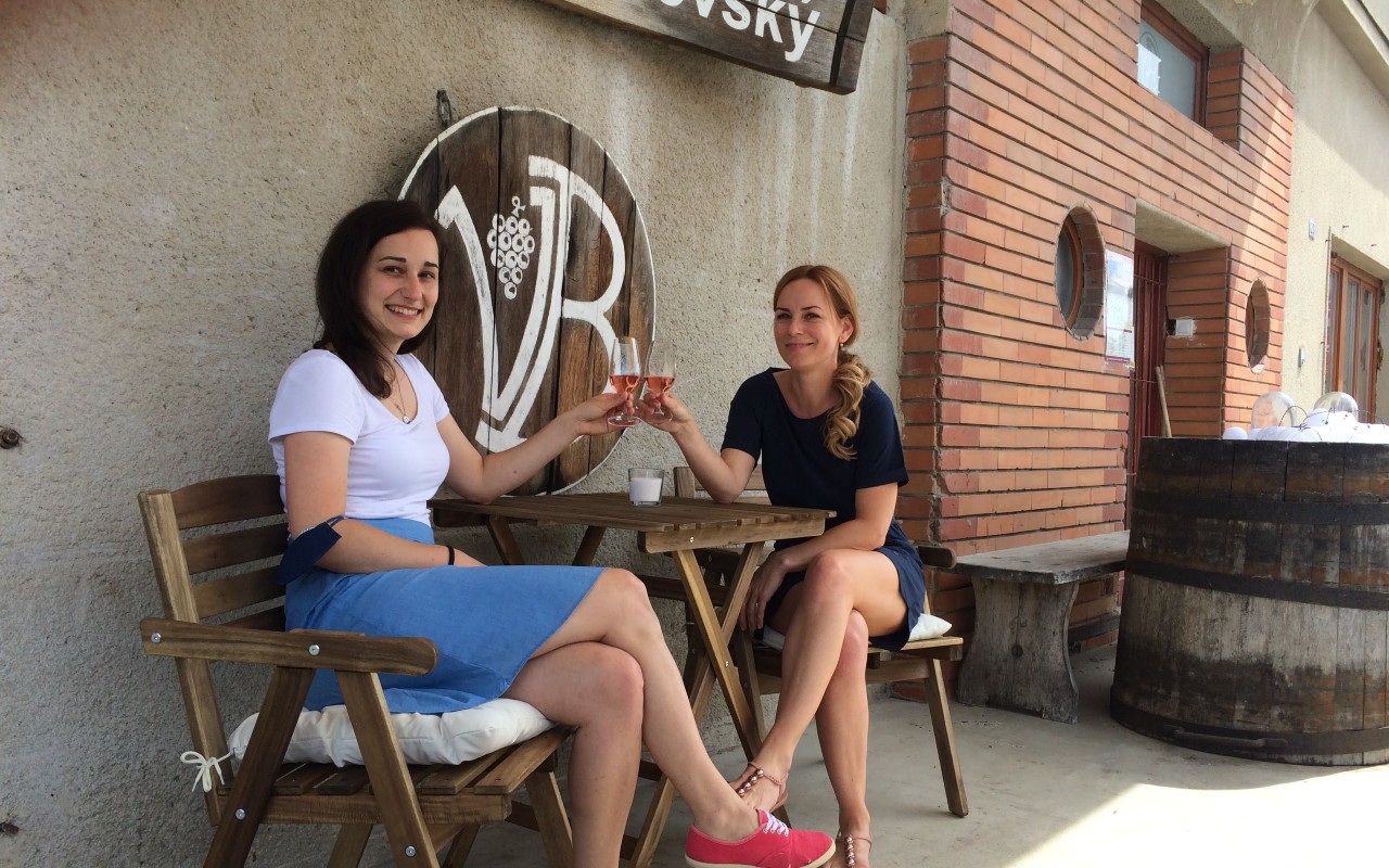 16. dubna Po kobylských uličkách za vínem