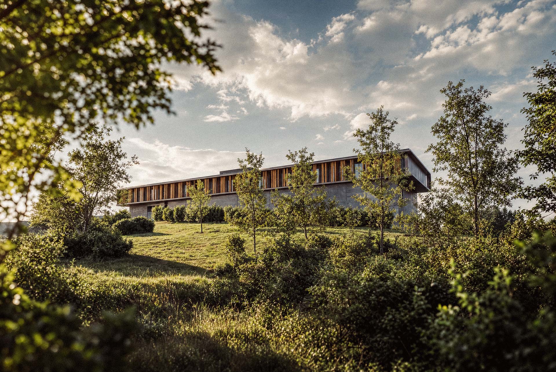 Vinařství a hotel Lacina mezi vinicemi