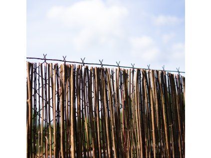 Proutěná zástěna na plot