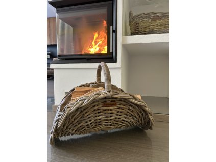 Ratanový koš na krbové dřevo, vějíř s pytlovinou