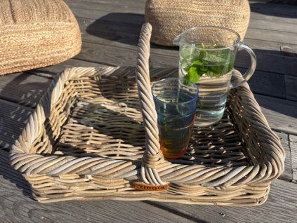 Ratanový podnos s uchem