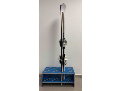 modry stojan na sjezdovky