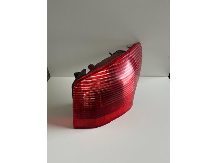 Peugeot%20407%20Kombi%2004 %20Zadn%C3%AD%20sv%C4%9Btlo%20Prav%C3%A9%20%C4%8D%C3%ADslo%20dilu%20550 1943R UE SL