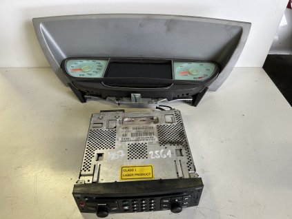 Palubní displej a rádio Peugeot 807