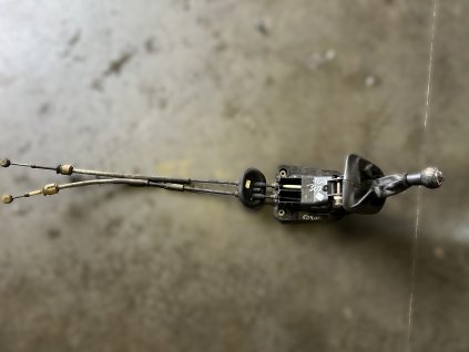 Kulisa řazení s táhly (lanky) převodovky Peugeot 307