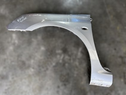 Blatník Peugeot 307 levý stříbrný EZA