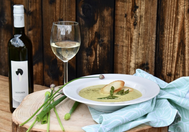 Recepty s vínem: Chřestová polévka