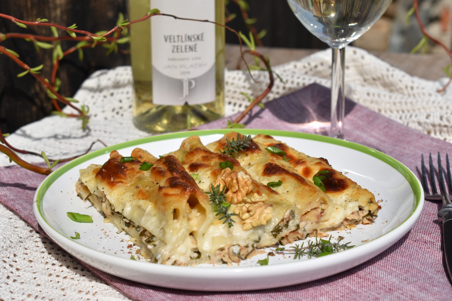 Recepty s vínem: Plněné cannelloni ve vinném bešamelu