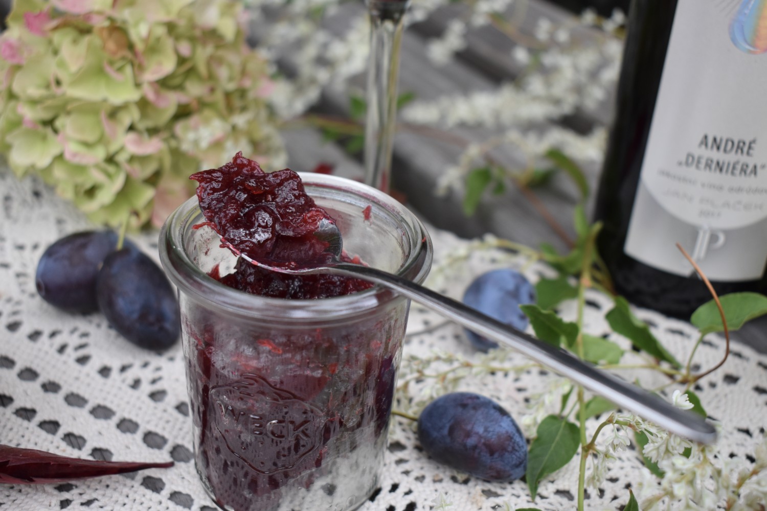 Recepty s vínem: Švestkový džem s červeným vínem a pomerančem