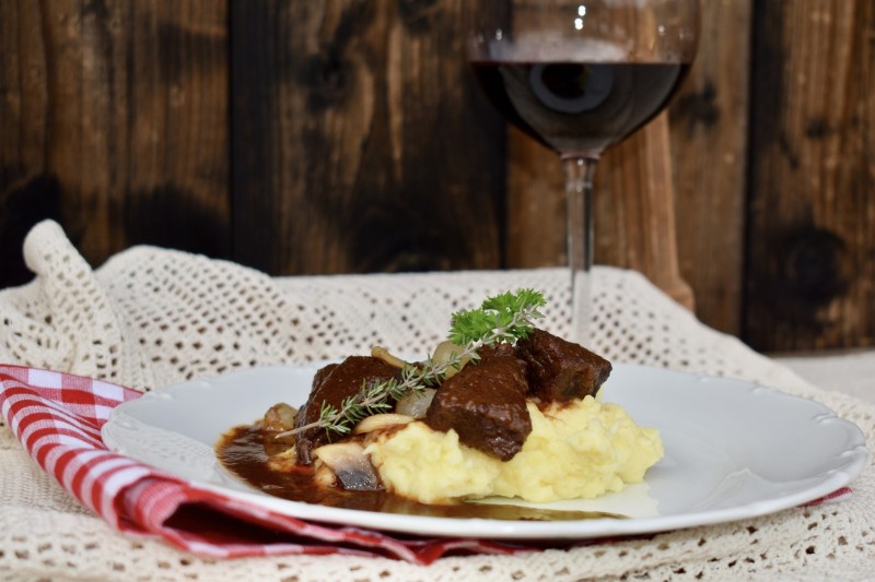 Recepty s vínem: Hovězí po Burgundsku
