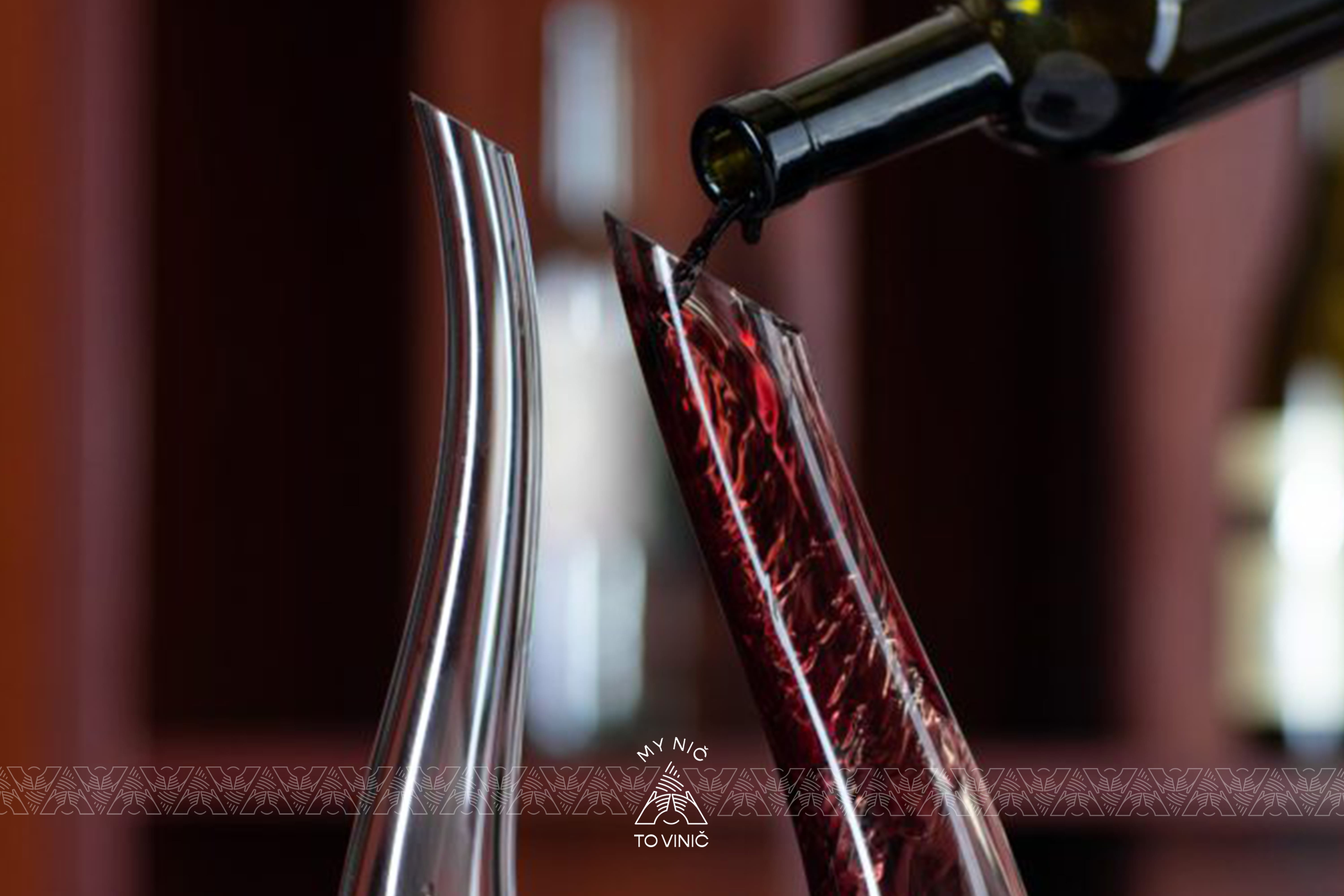 blog_vinoskovajsa_dekantacia_vina_4-min