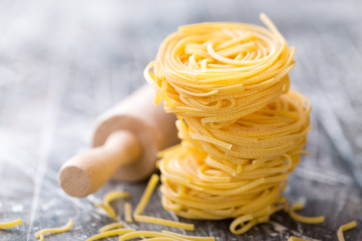 Vaříme: Těstoviny s pestem z vlašských ořechů a kaparů