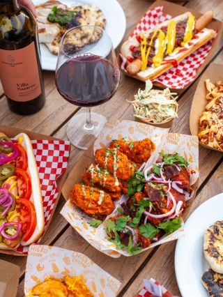 🌀 – Ne každý večer volá po lehkosti. Někdy chcete víno, které zpomalí čas. 🍷 Primitivo přináší přesně tenhle moment –...