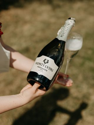 🥂 – Prosecco je symbolem lehkosti, ale stojí za ním poctivá vinařská práce. Pokud máte rádi svěží, příjemně ovocný a jemně...