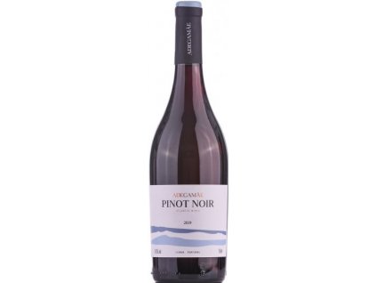 Pinot Noir Adega Mae Vinotéka ve dvoře