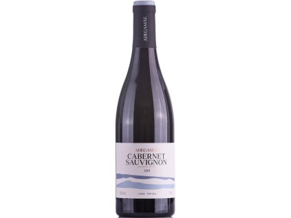 Cabernet Sauvignon Adega Mae Vinotéka ve dvoře