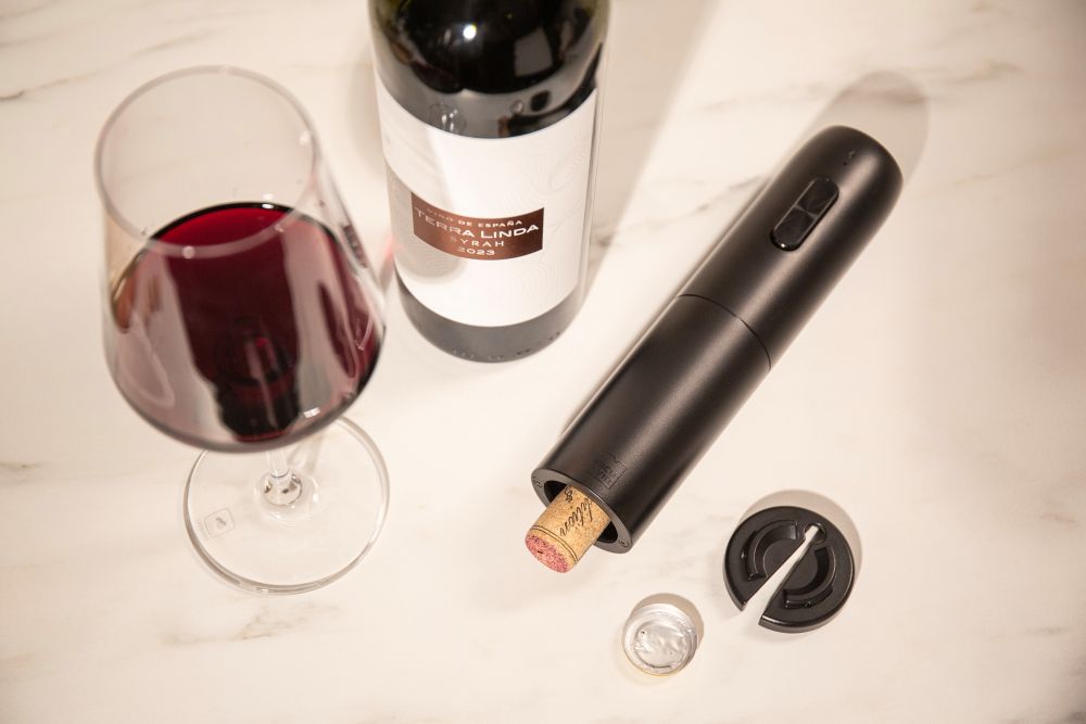 91004606_ElectricWineOpener_45A2001