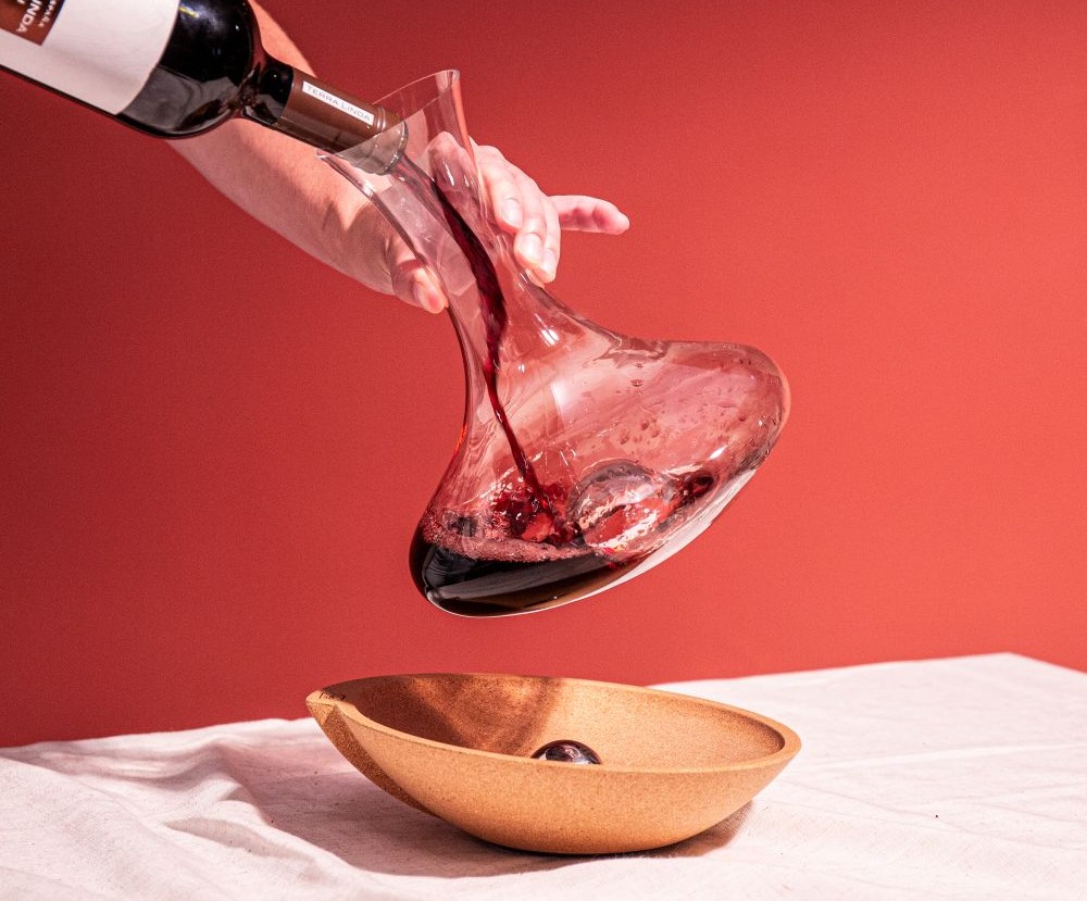 SwirlingCarafe_Pouring_45A9970