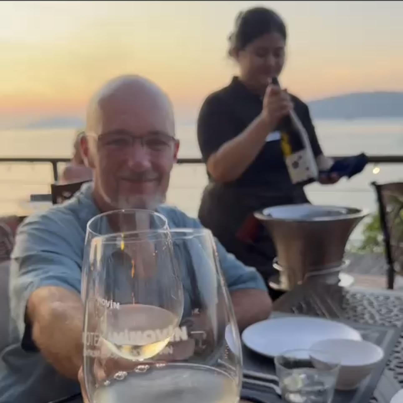 K tomuto Sauvignonu doporučujeme rybu 🌅 Podívejte se, kam až jsme znojemské víno vyvezli 😉