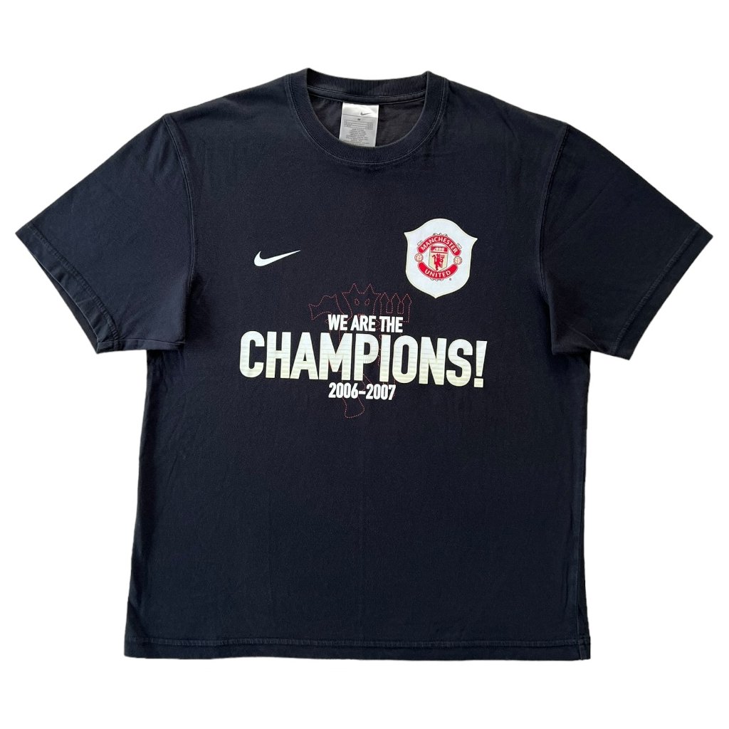 nike triko černé print manchester united we are champions 2006 2007 19.22.21