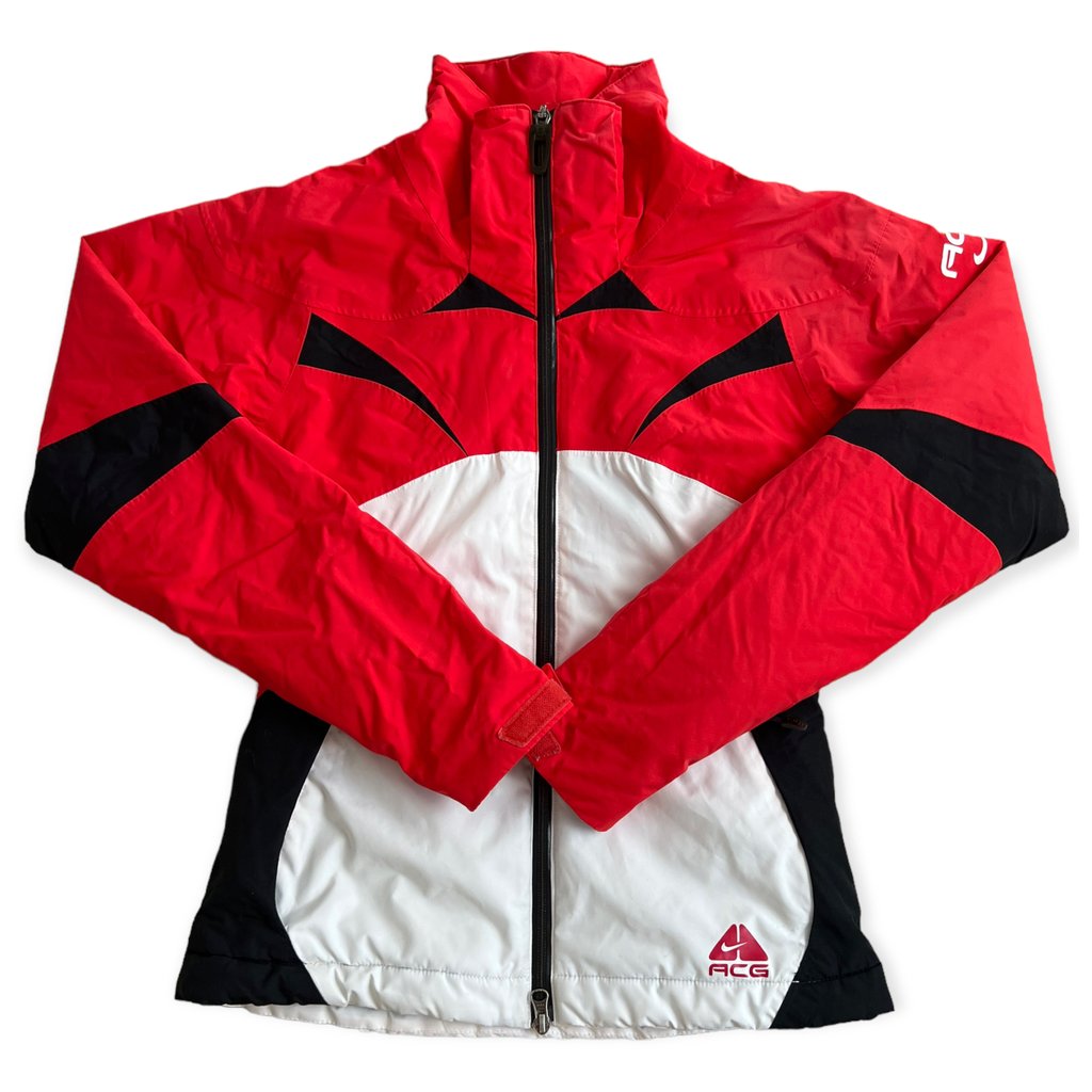 nike acg vintage zimní bunda s logem červená bílá černá s kapucí 3
