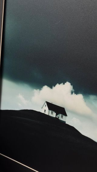 🎨 Tip od Vintessia: Ako zladiť obraz so zvyškom priestoru? 🟡 1. Farebná harmónia: Zvoľte obraz, ktorý ladí s farbami v...