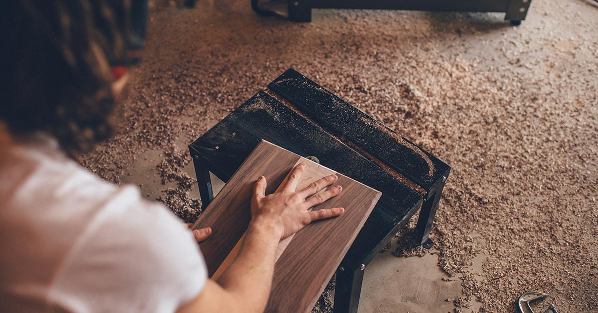 Prečo nezabudnúť na brúsenie dreva pred náterom?