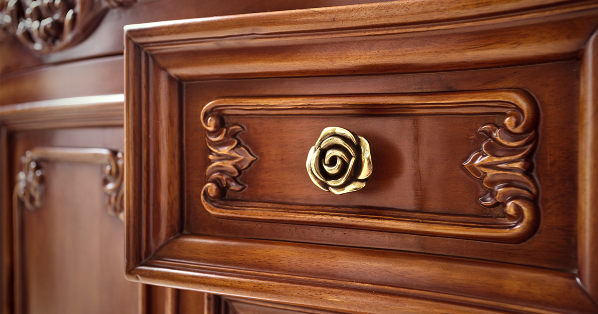 Maľované madlá oživia starý nábytok