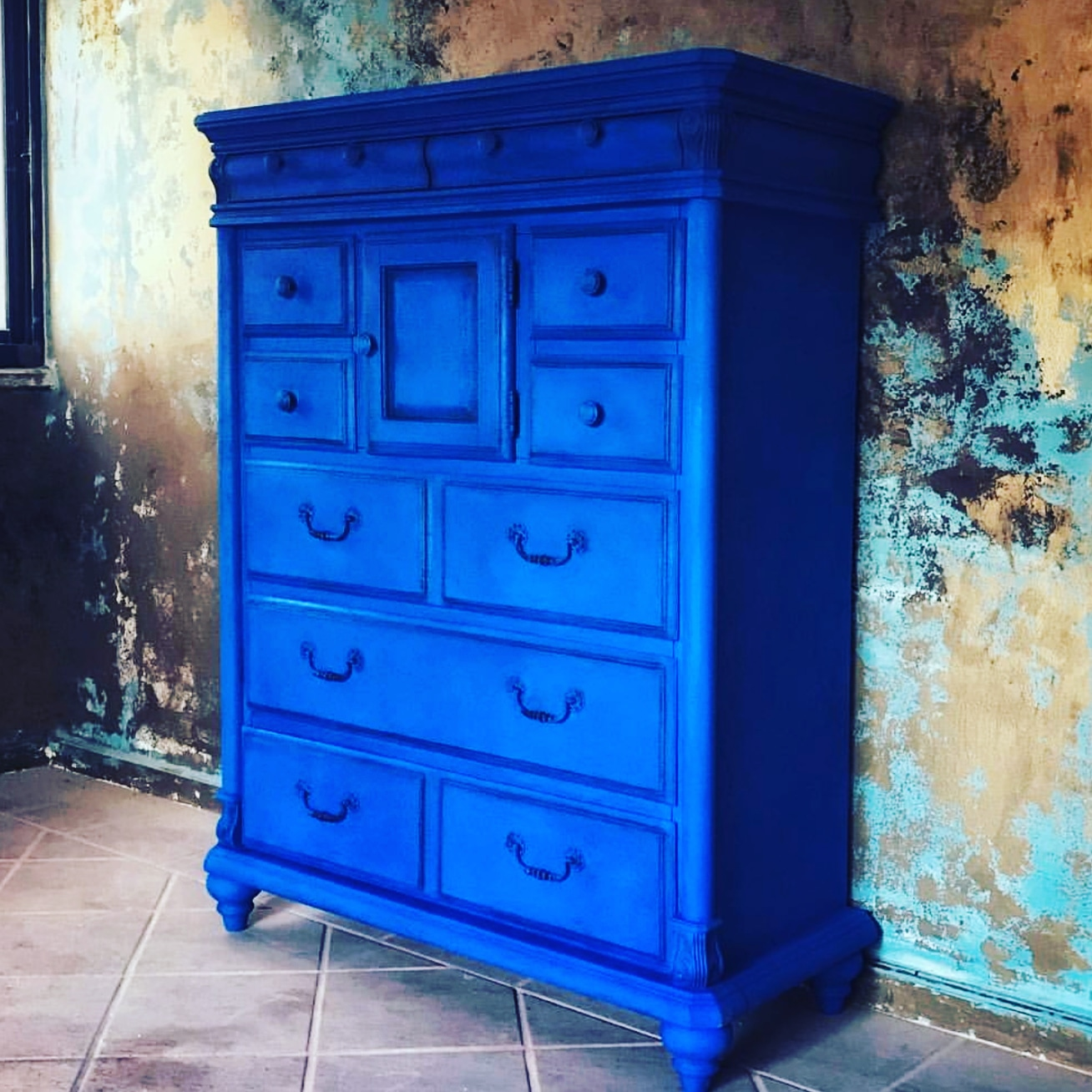 chalk-paint-blue-cobalt-drawers-2-vintro-2
