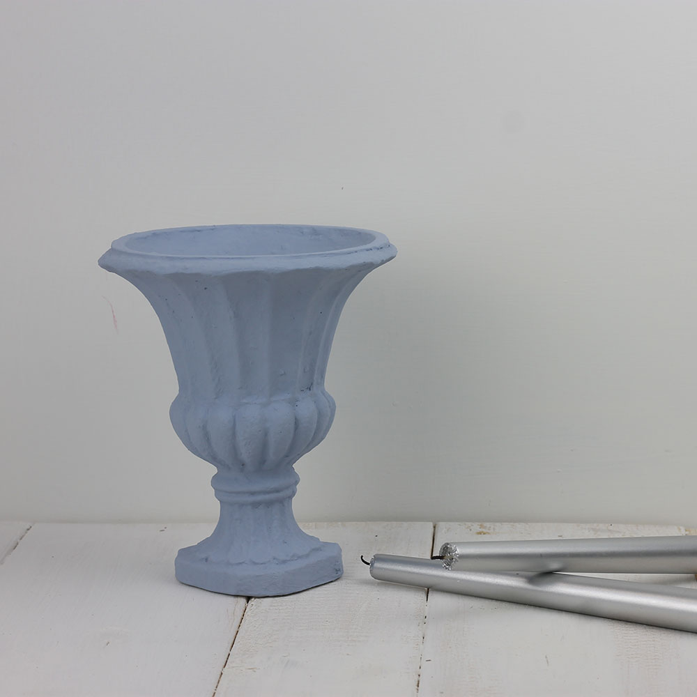 chalk-paint-blue-georgian-sky-with-candles-vintro-2