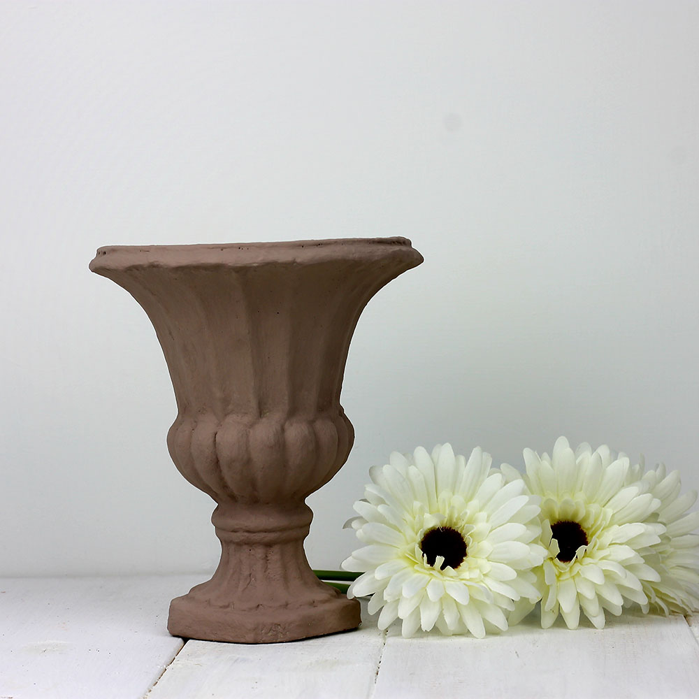 chalk-paint-brown-cafe-au-lait-with-flowers-vintro-2