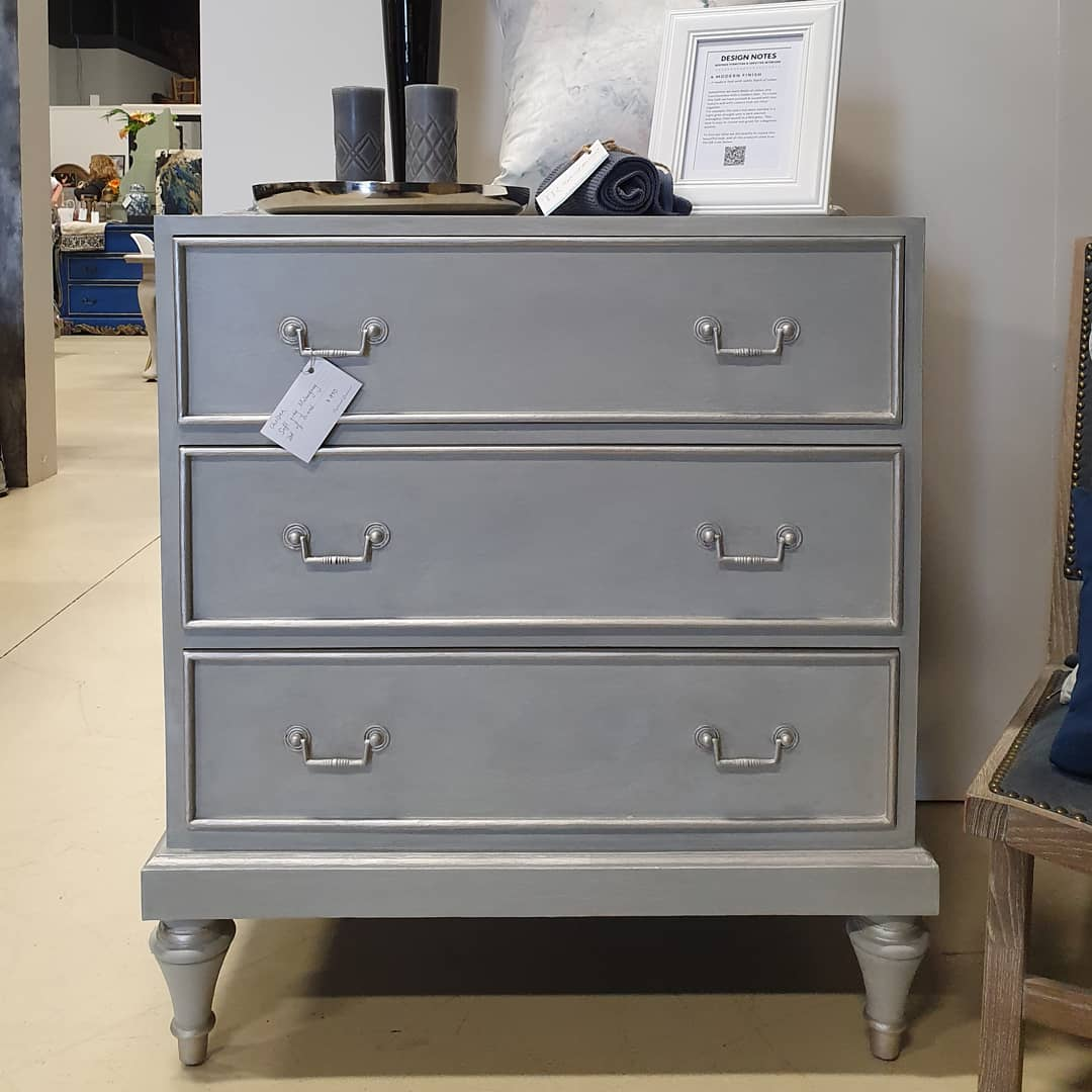 chalk-paint-dove-grey-drawers-tower-bridge-wax-vintro-2