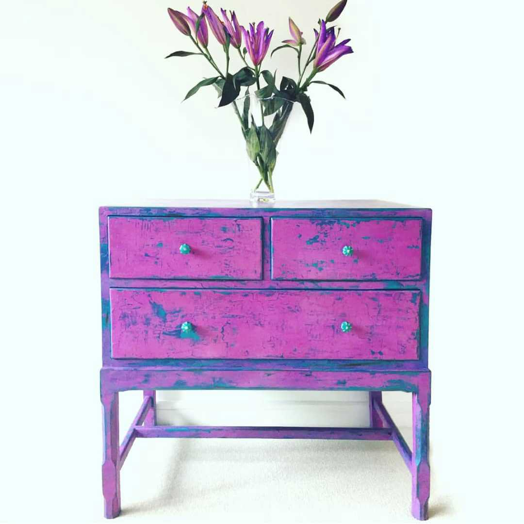 chalk-paint-orchid-fuschia-drawers-vintro-2