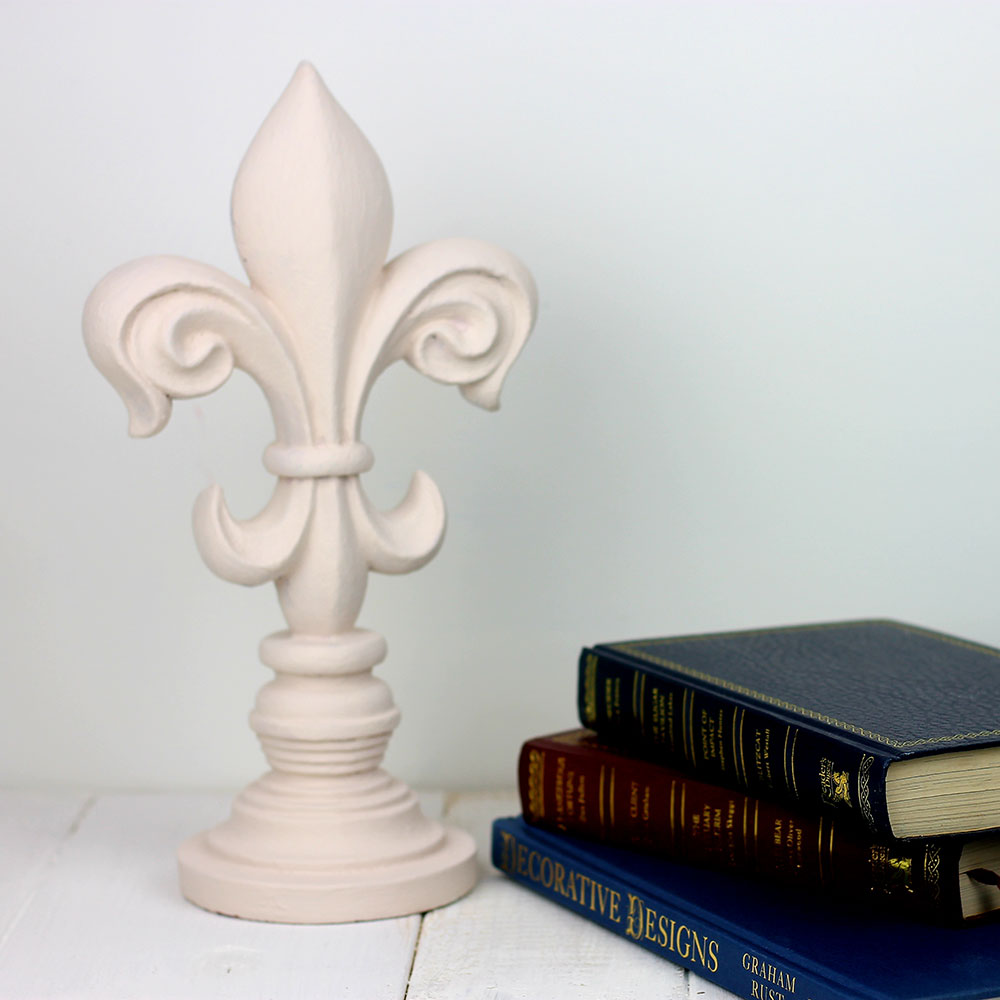 chalk-paint-peach-autumn-glow-with-books-vintro-1